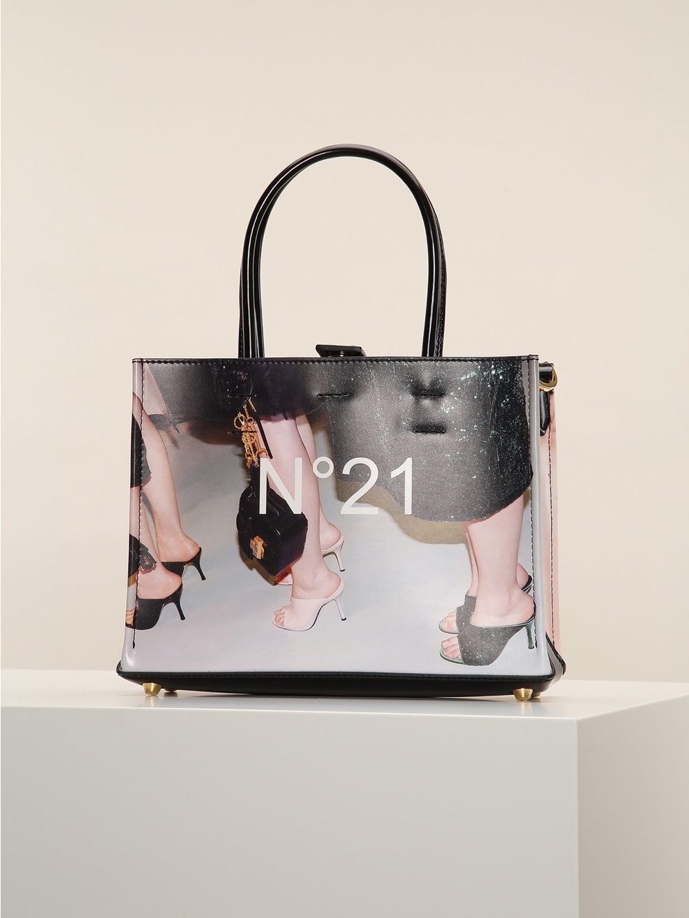 ISO - NOT SELLING, LOOKING FOR THIS BAG